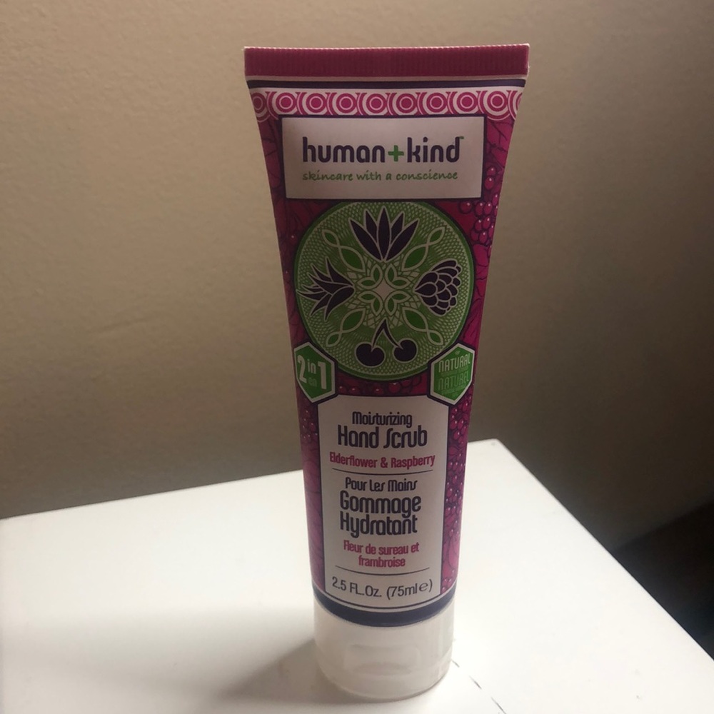 Moisturizing hand scrub by human and kind